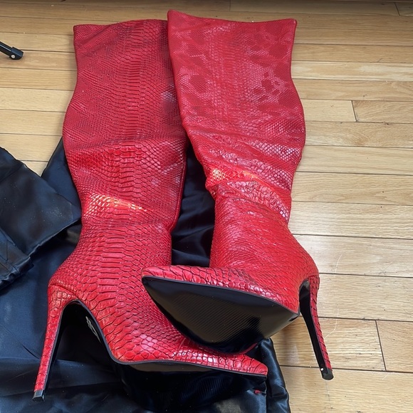 🌶️ Python RED VIXEN THIGH HIGH BOOTS *NEW* THIS IS A SEXY SHOE RIGHT HERE - Picture 9 of 14